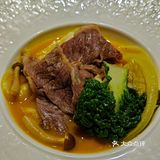 在武汉汉口江滩的尚席·私房菜环境宜人,美食佳肴琳琅满目