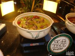 有注明的牌子出现了-岷山饭店-芝芝自助餐厅