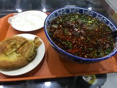 -牛一嘴·兰州牛肉面·大盘鸡(财富中心店)