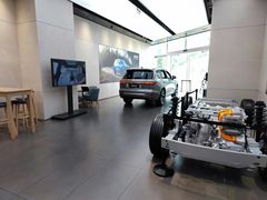 -理想汽车(世纪汇店)