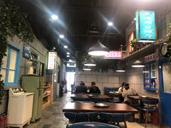 大堂-超越炭火牛蛙火锅鸡(河东店)