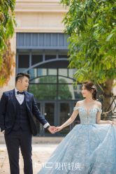 -现代经典婚纱摄影