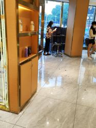 -一東造型烫发染发