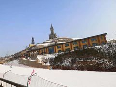 -采薇庄园四季滑雪场