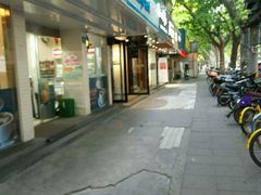 -全家便利店(襄阳南路店)