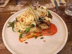 温泉蛋卤猪肉配芝麻吐司-FLOVIE FLORIST CAFE