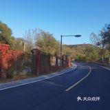 没有火车，在他的下一站斜河涧有一个火车公园