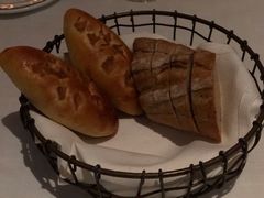 餐前面包-Wolfgang’s Steakhouse 沃夫冈牛排馆(上海白玉兰广场店)