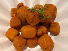 黑松露脆皮豆腐粒-桂满陇·手作小笼包&江南叫花鸡(中山公园店)