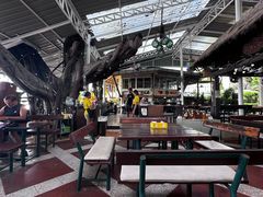 -Green Tree Rest. & Pub