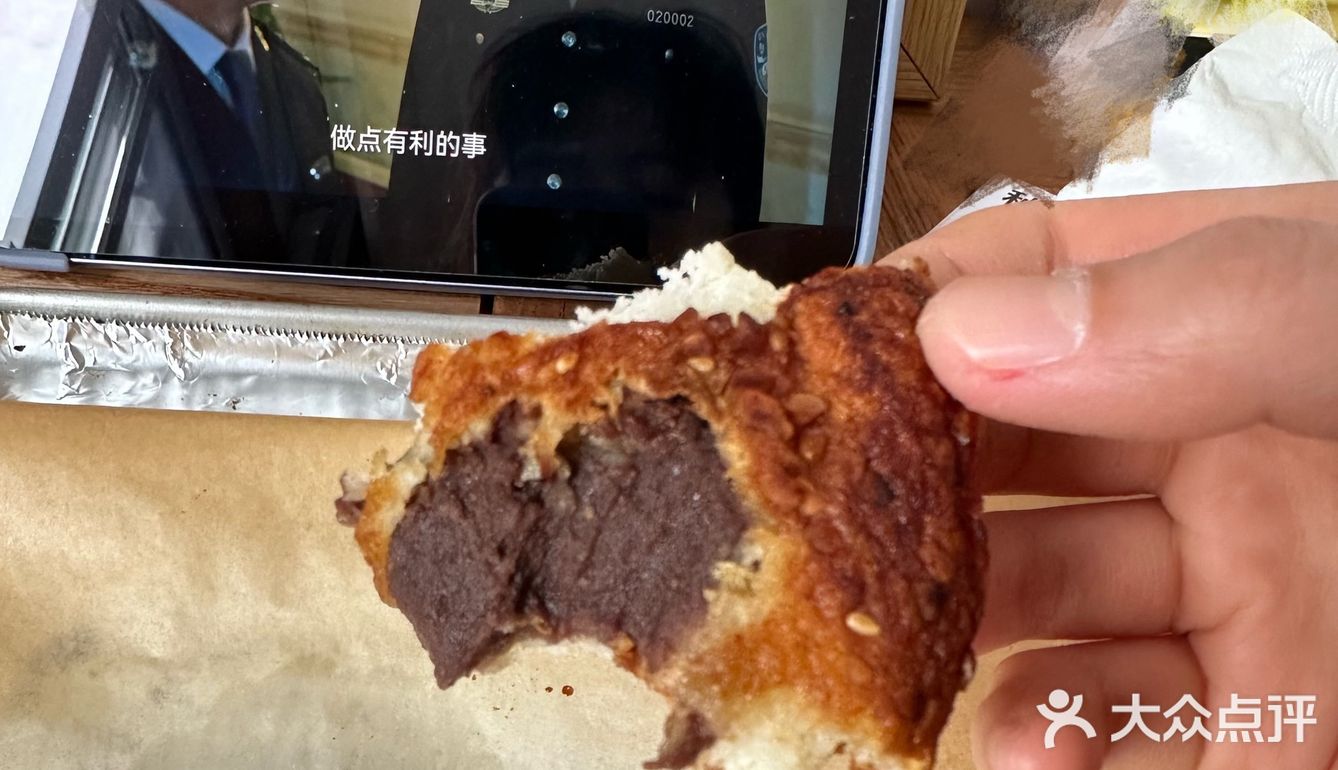 芝麻汤圆是一如既往的好吃，有猪油香；乔家栅是意外惊喜