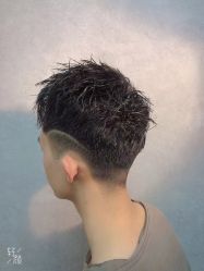 -诗悦发型烫染SALON