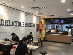 -麦当劳(上海虹桥站30B检票口楼上)