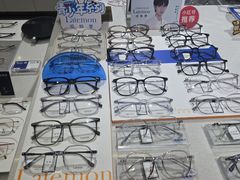 -视野联行眼镜•蔡司•依视路(温江店)