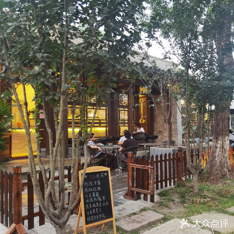 饭后闲逛，茶鱼乘凉