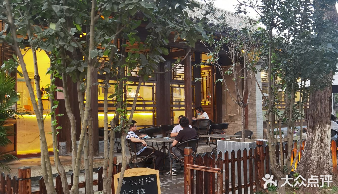 饭后闲逛,茶鱼乘凉