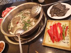 -周老三跷脚牛肉·全牛火锅(非遗传承店)