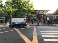 校门-上海德威外籍人员子女学校(浦东校区)