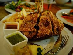 -Chom Cafe and Restaurant