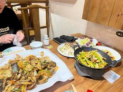 -东来菜馆•手抓海鲜家常菜•海鲜锅贴(鸽子窝店)