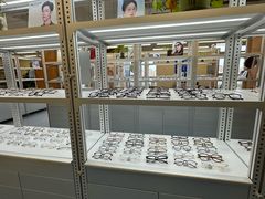 -无奔眼镜·蔡司·依视路授权店(马家堡店)
