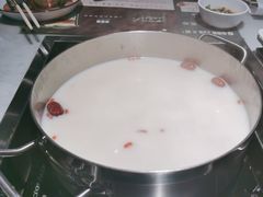 -尚尚仙·酸汤猪手·猪肚鸡火锅(华联万柳购物中心店)