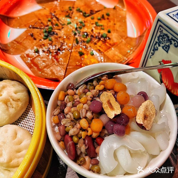 谁说济南没有公路夜市火锅？就在泉城路！