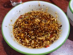 制作沾水的调料-朝伟清真铜瓢牛肉馆(三十年老·店)