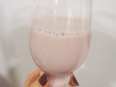 生牛乳草莓牛奶-盒马鲜生(红莲店)