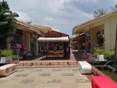 -亚龙湾亚泰商业街