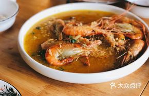 Garlic Stir-Fried River Shrimp