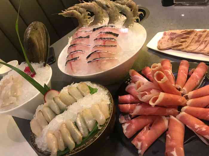 红鼎海鲜捞(香港广场淮海中路店)-"带家人来尝鲜 环境比一般的火锅店
