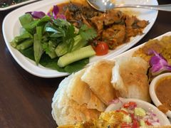 -Chom Cafe and Restaurant