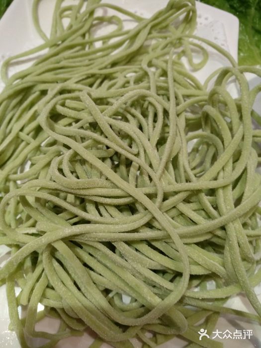名都晓荷塘主题火锅(桓仁店)菠菜面图片