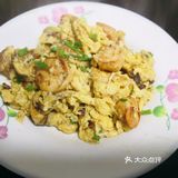 鸡蛋两枚，小葱，虾仁若干，盐，料酒，水淀粉等