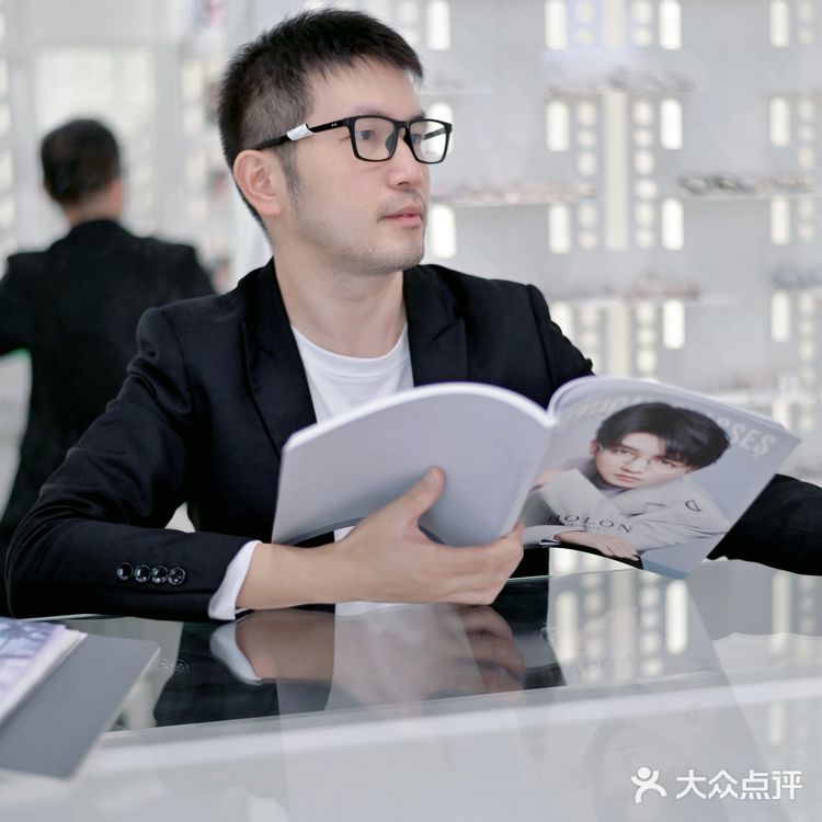 武汉「造寸眼镜」,25步专业验光配镜