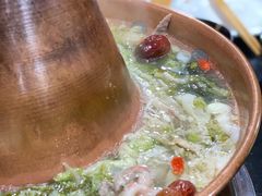 -果松木炭酸菜铜火锅·外婆参鸡汤