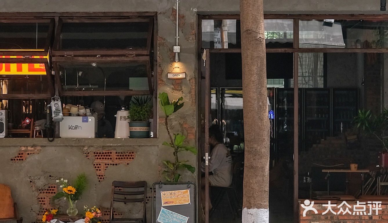 成都新店🧱老小区里的红砖工业风,早C晚A
