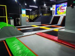 -蹦贝运动中心·蹦床·攀岩·闯关(龙岗店)