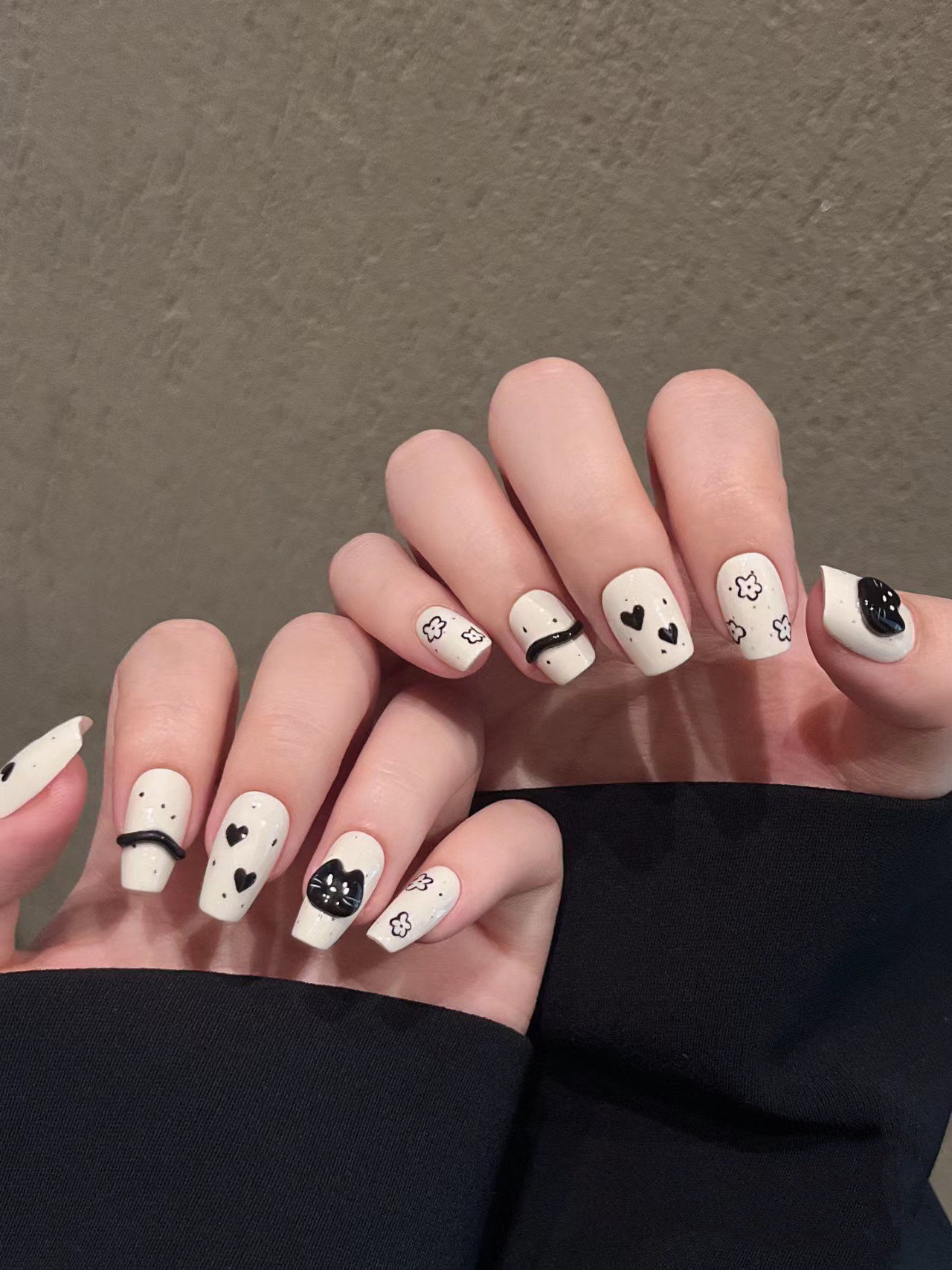 秋冬新款美甲 黑白手绘款