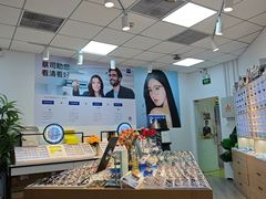 -天空之镜眼镜店蔡司依视路配镜授权零售店(望京颐堤港店)