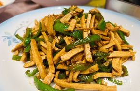 Fried Tofu Cubes with Green Pepper
