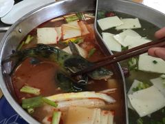-苗伯妈酸汤火锅
