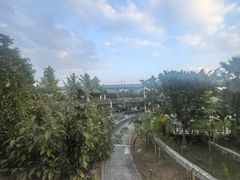 -茅草房·河畔园林火锅