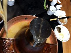 -果松木炭酸菜铜火锅·外婆参鸡汤