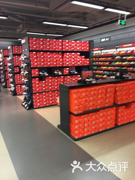 nike(工业园换季优惠店)图片 第2张