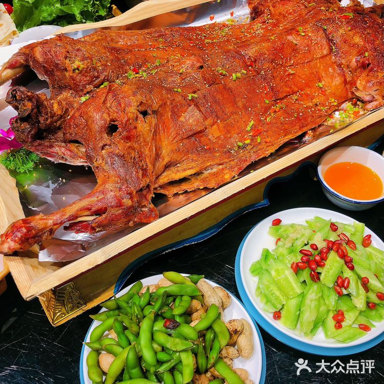 朋友聚会来个烤全羊可真香❗