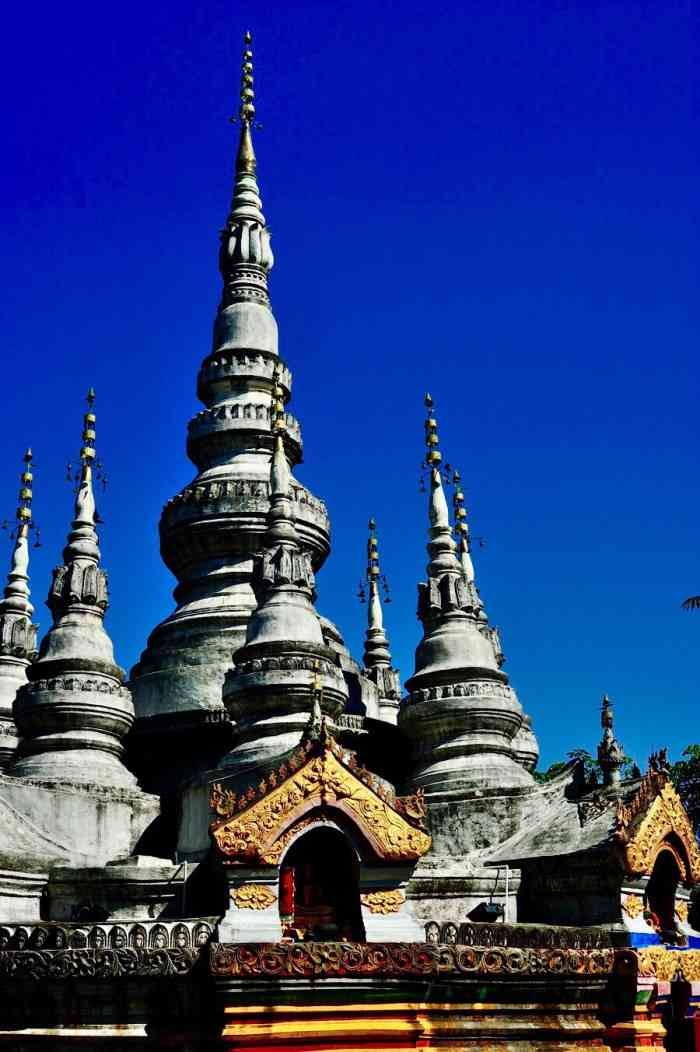 曼飞龙白塔-"小巴司机师傅告诉我说,景洪市区有两家客运.