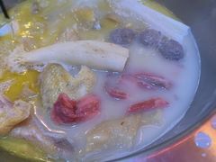 -鲜入围煮花胶鸡海鲜火锅