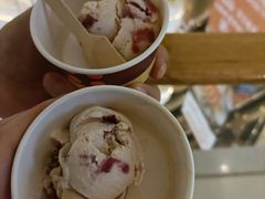 哈根达斯-钱小奴海鲜自助黑金店(杭州滨江龙湖店)